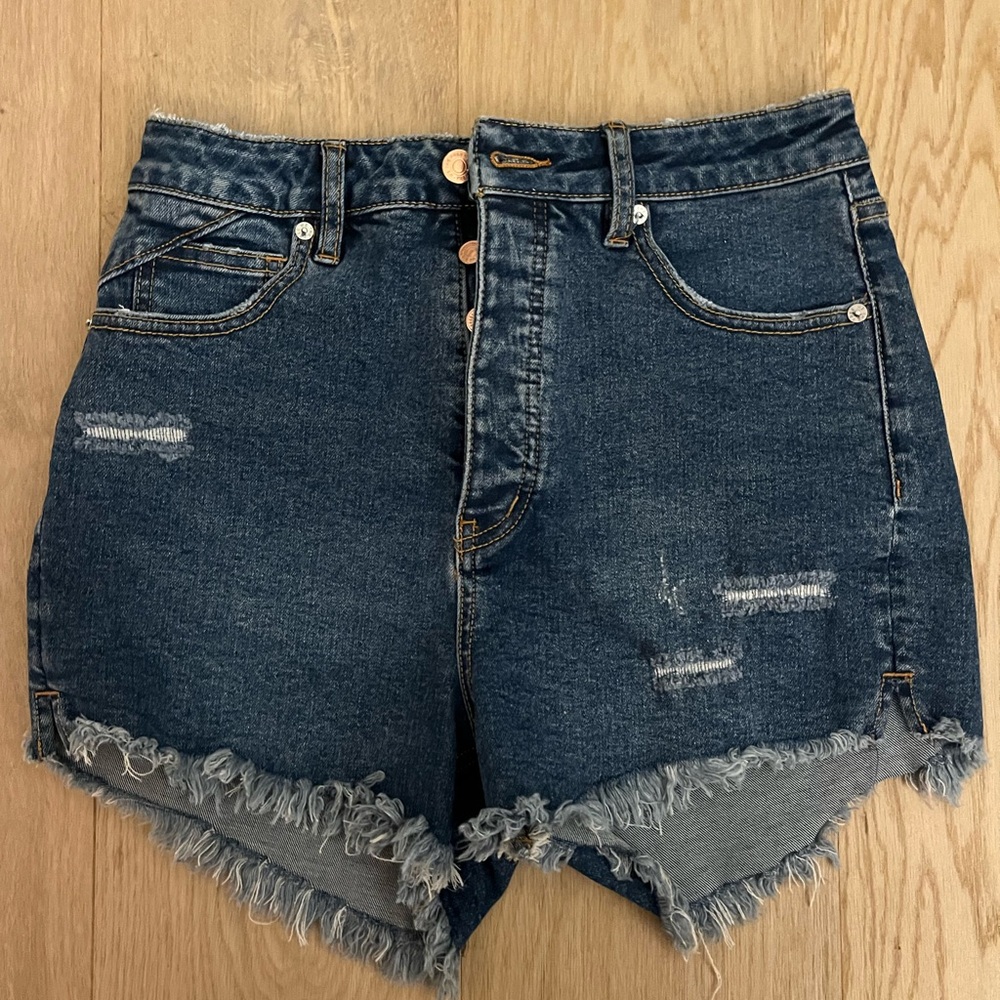 FREE PEOPLE DENIM SHORTS SIZE 28 CURVY
